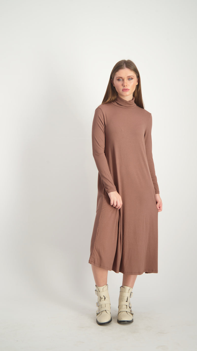 Ribbed Turtleneck Dress With Belt / Brown