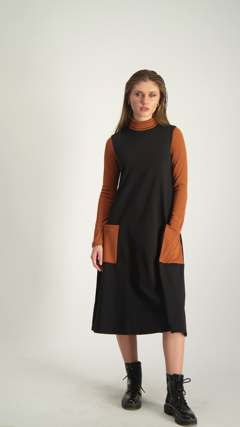 Turtleneck Pocket Dress / Black & Brick