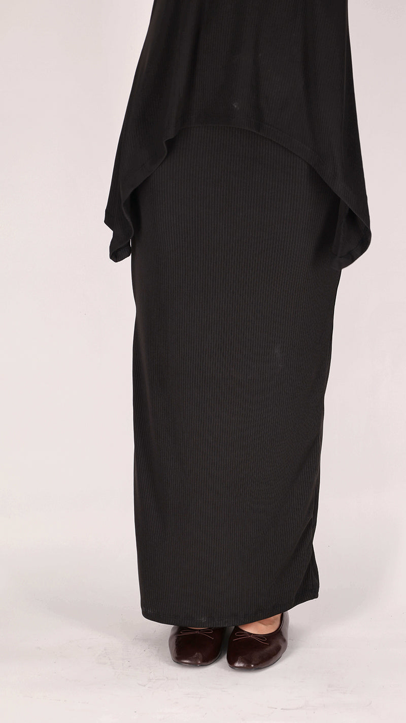 Ribbed Maxi Skirt / Black