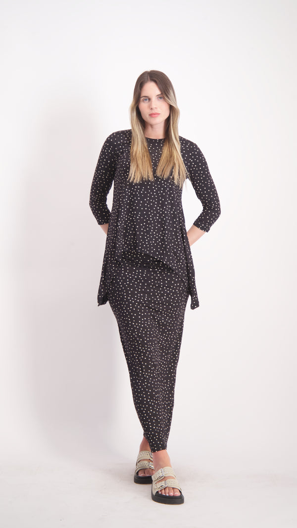 Asymmetric T-shirt / Black Polka Dots