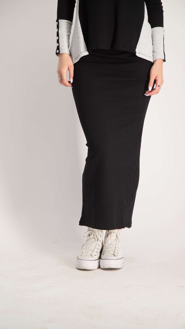 Ribbed Maxi Skirt / Black / חצאית