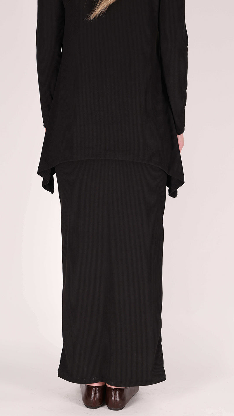 Ribbed Maxi Skirt / Black
