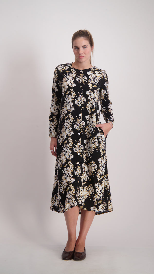 Button Dress With Belt / Black flowers
