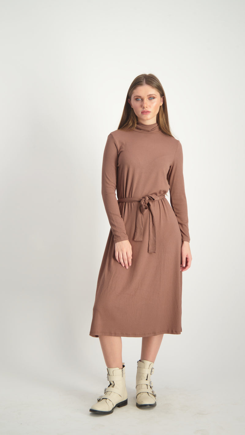 Ribbed Turtleneck Dress With Belt / Brown