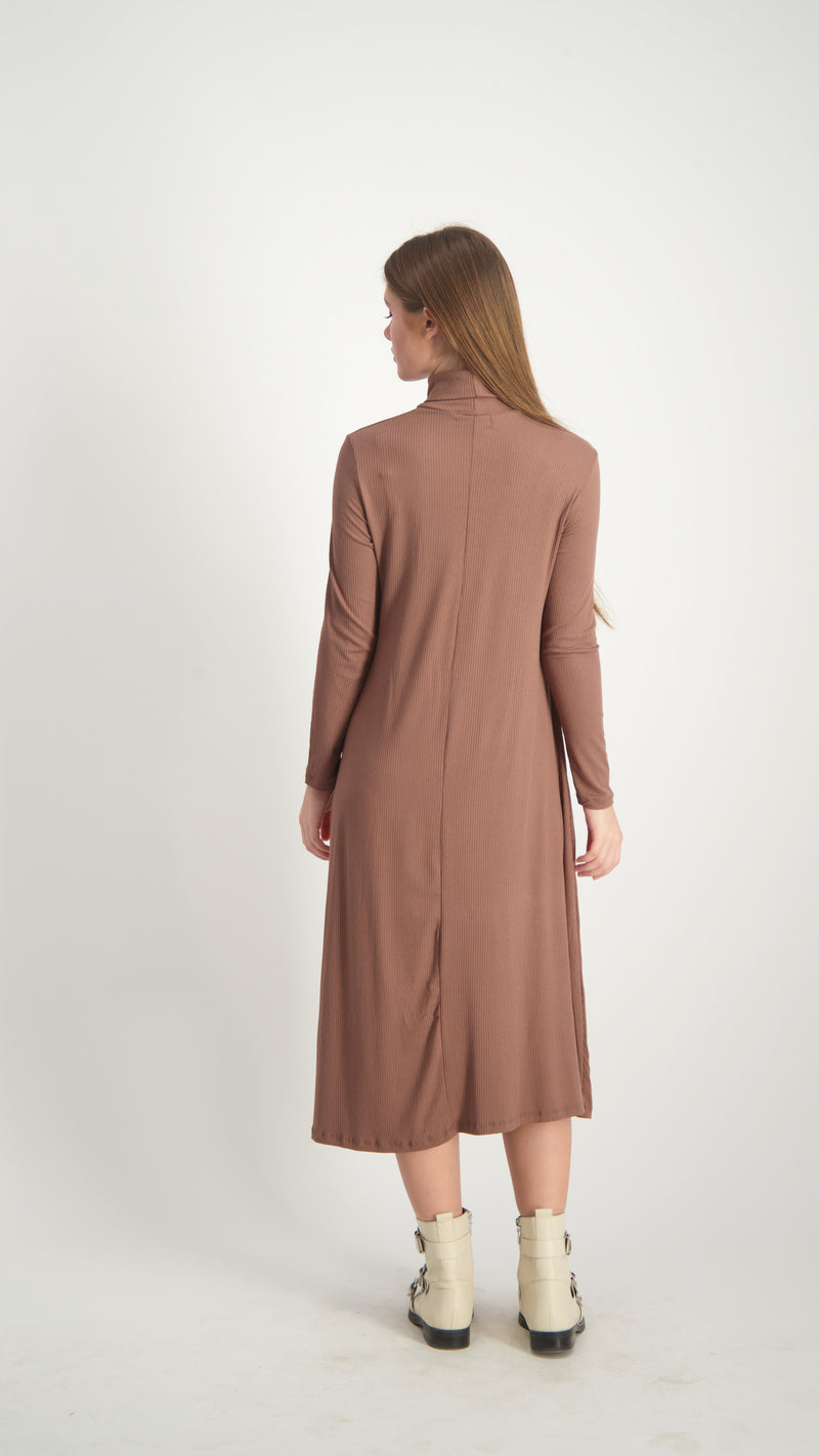 Ribbed Turtleneck Dress With Belt / Brown