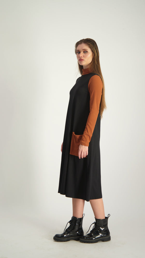 Turtleneck Pocket Dress / Black & Brick