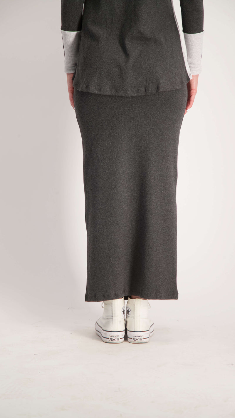Ribbed Maxi Skirt / Charcoal / חצאית