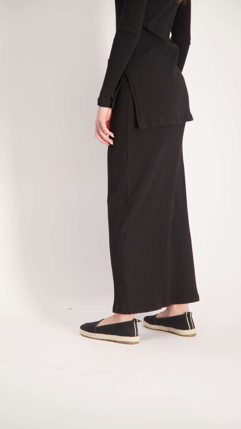 Ribbed Maxi Skirt / Black