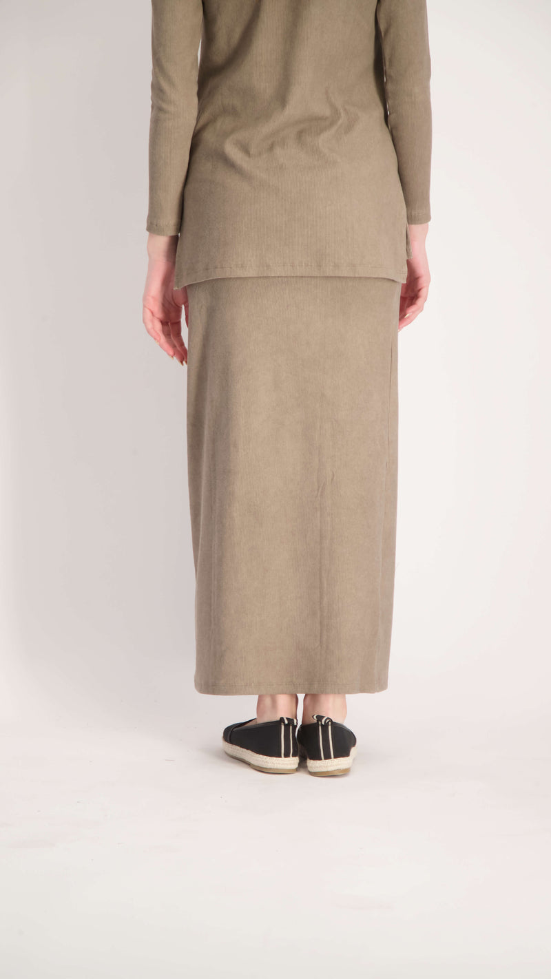 Ribbed Maxi Skirt / Brown
