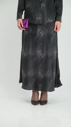 Elegant Maxi Skirt / Black Jeans / חצאית