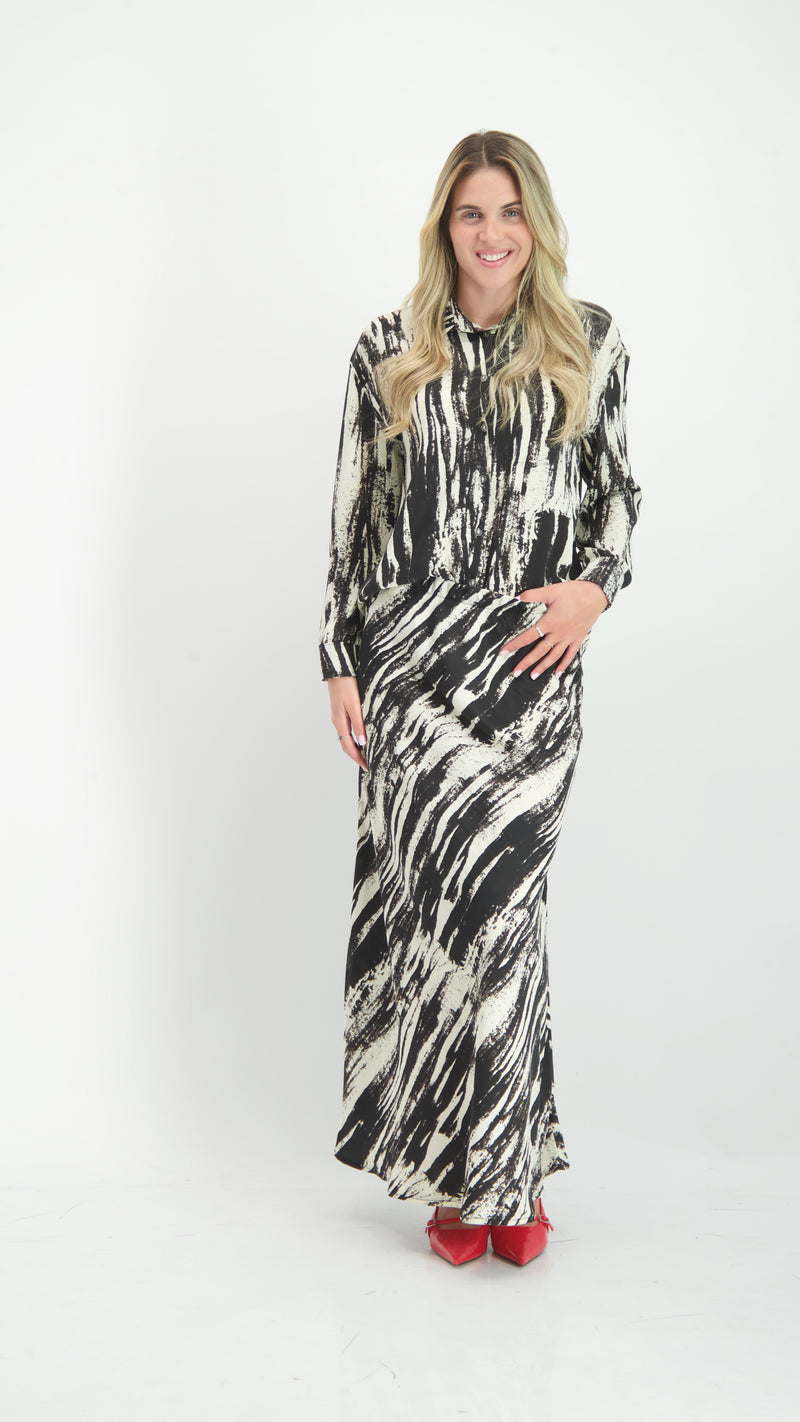 Elegant Maxi Skirt / Black Acid / חצאית