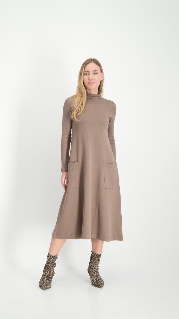 Turtleneck Pocket Dress / Brown