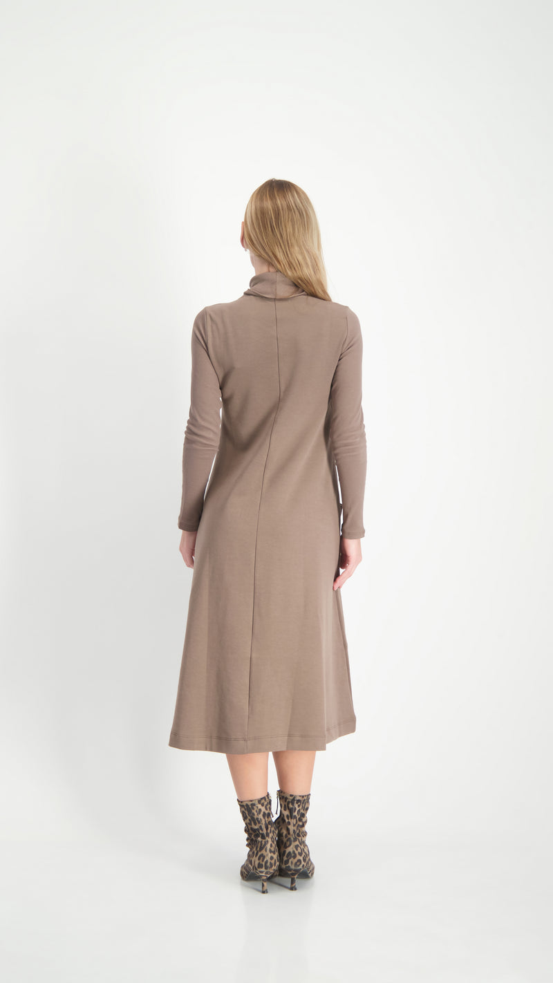 Turtleneck Pocket Dress / Brown