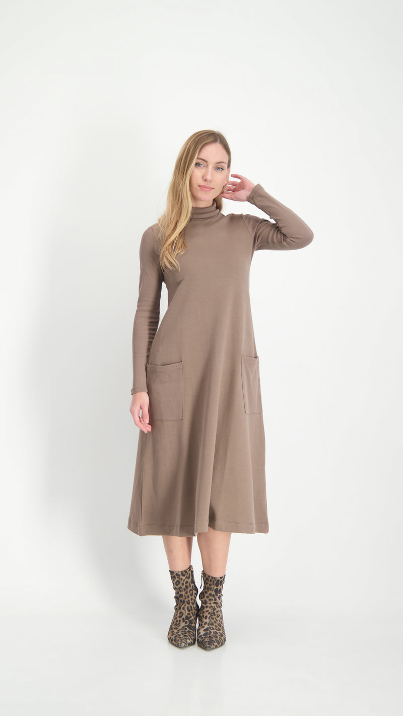 Turtleneck Pocket Dress / Brown