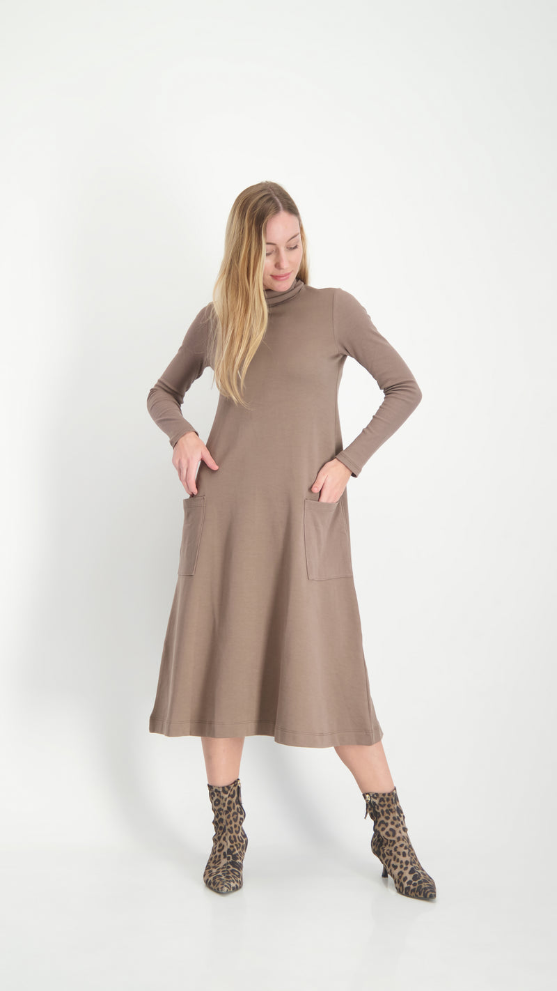 Turtleneck Pocket Dress / Brown