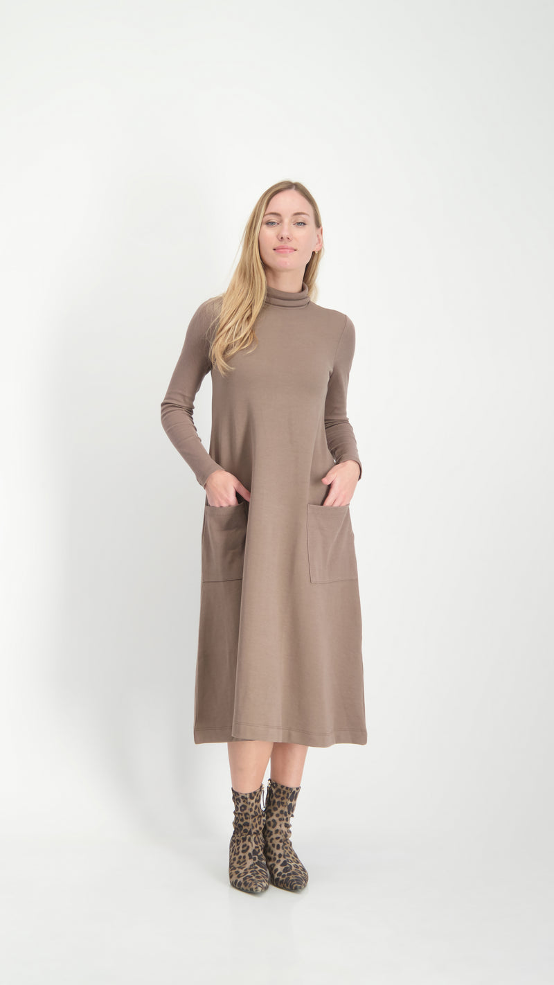 Turtleneck Pocket Dress / Brown