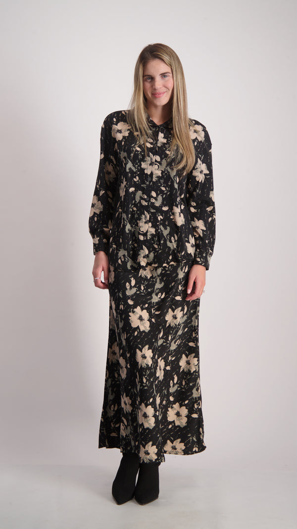 Elegant Maxi Skirt / Black Leafs